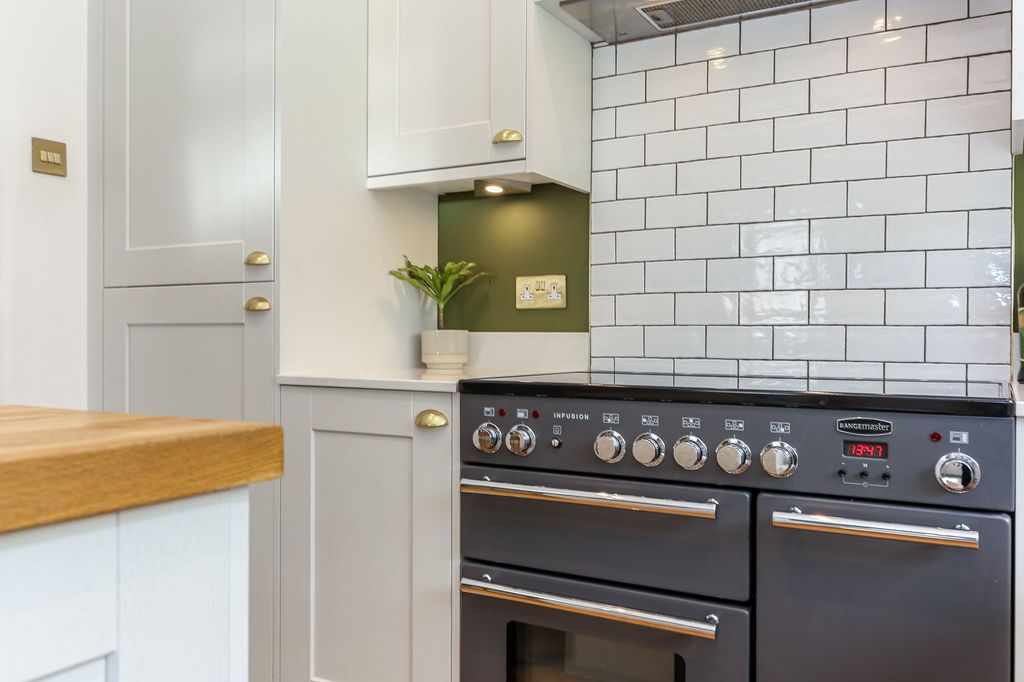 Property photo 3 of 43