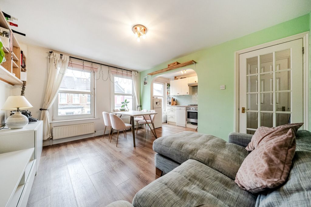 Property photo 3 of 14 1437587-4-69Cced4...