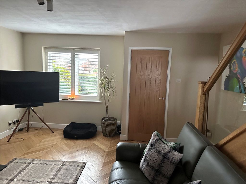 Property photo 3 of 15 Lounge