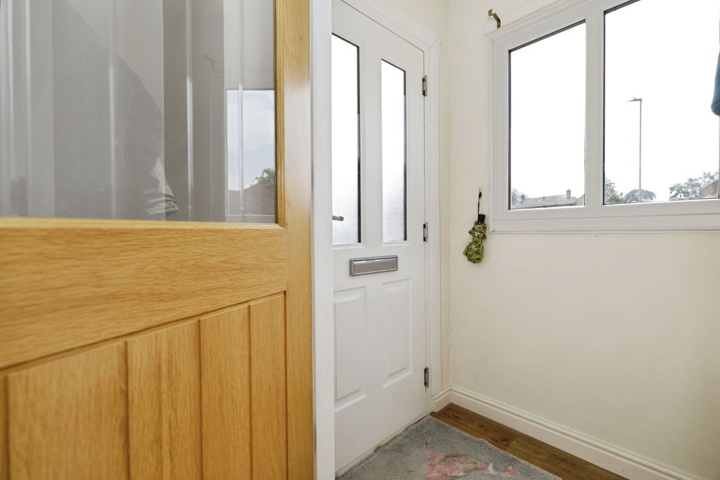 Property photo 3 of 28