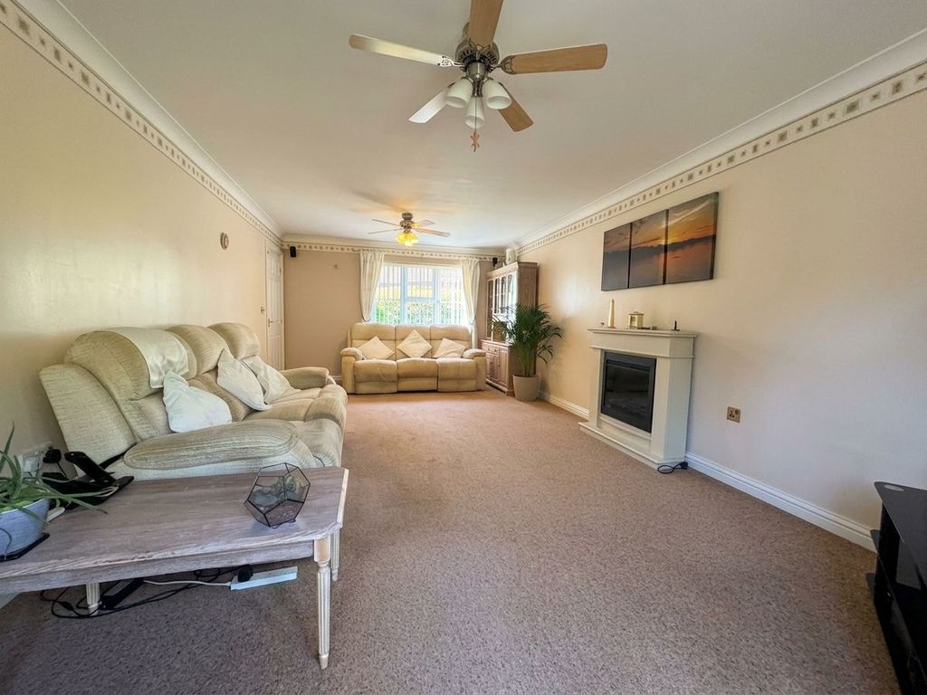 Property photo 3 of 32