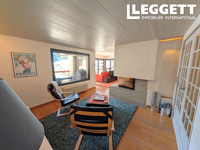 Property photo 2 of 10