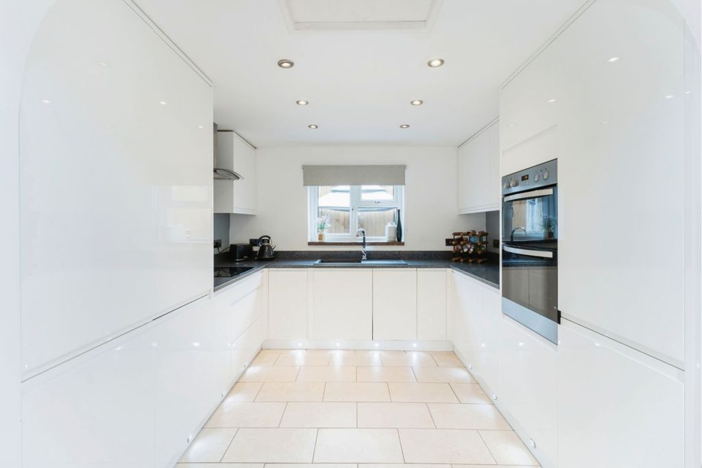 Property photo 2 of 18 Kitchen