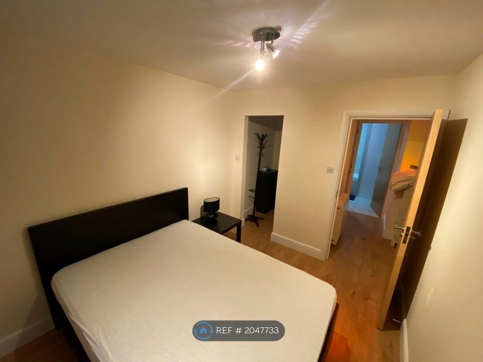 Property photo 3 of 14 Room + Dressing