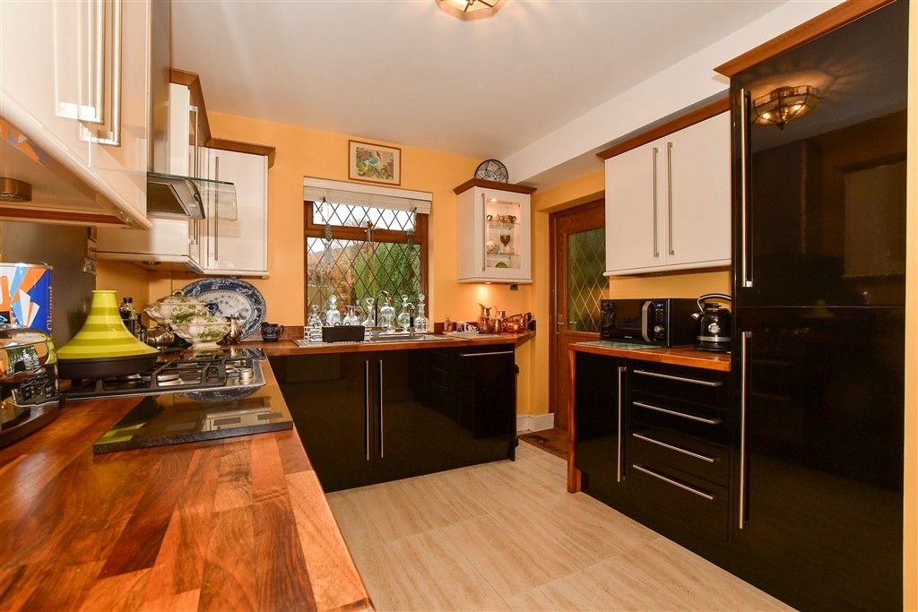 Property photo 2 of 15 Kitchen