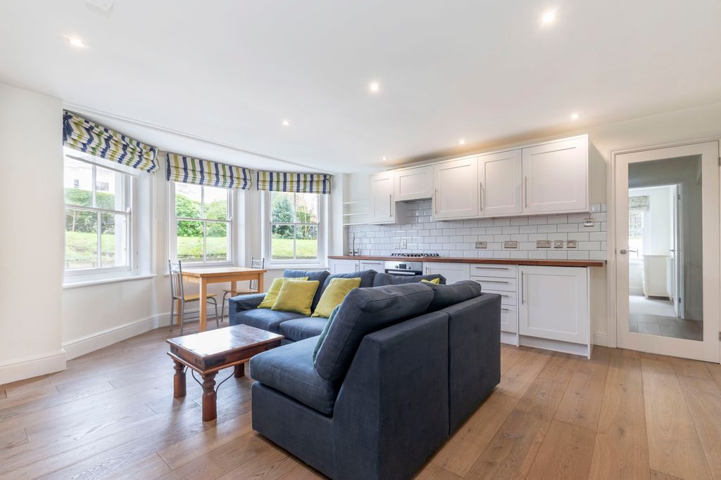 Property photo 1 of 7 1 Princes Court-02