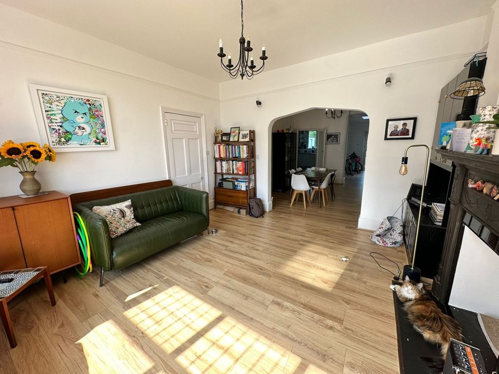 Property photo 3 of 27