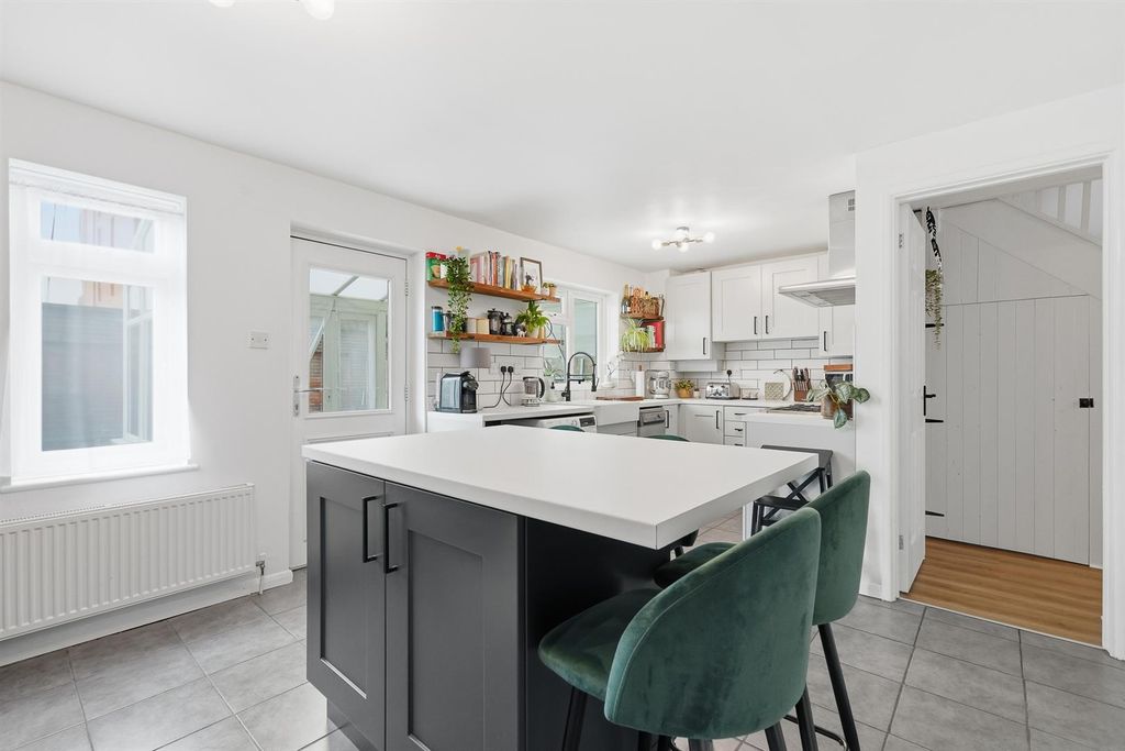 Property photo 2 of 18 Kitchen