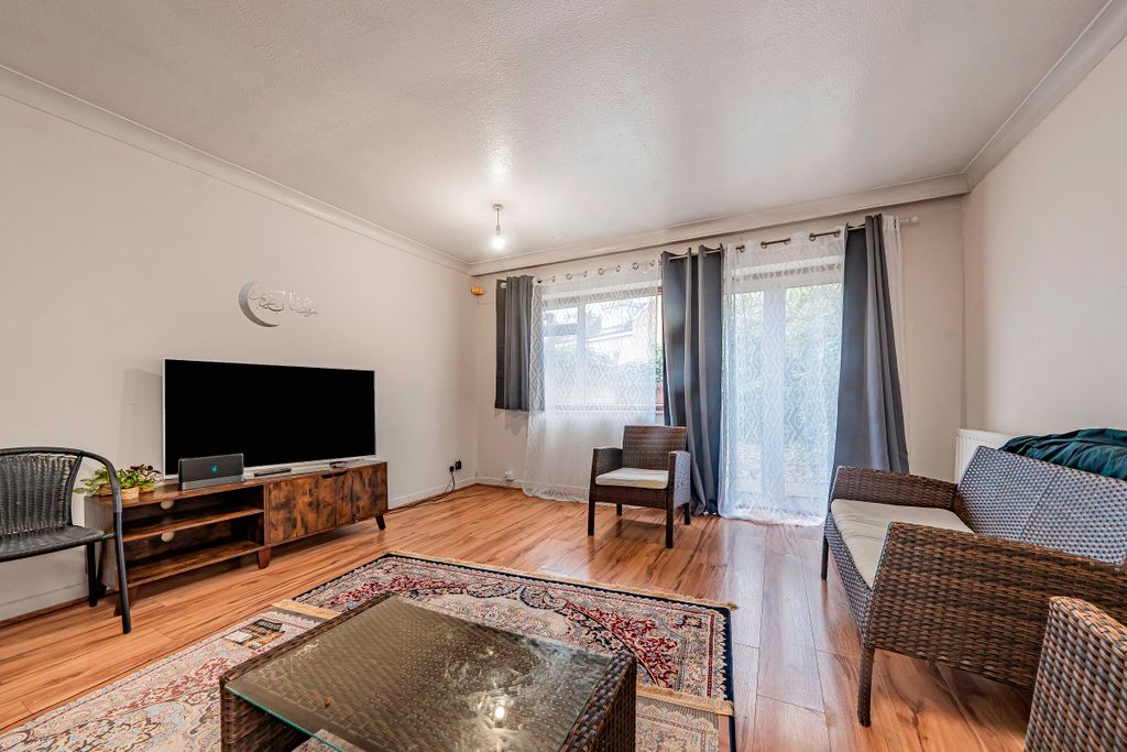 Property photo 2 of 8