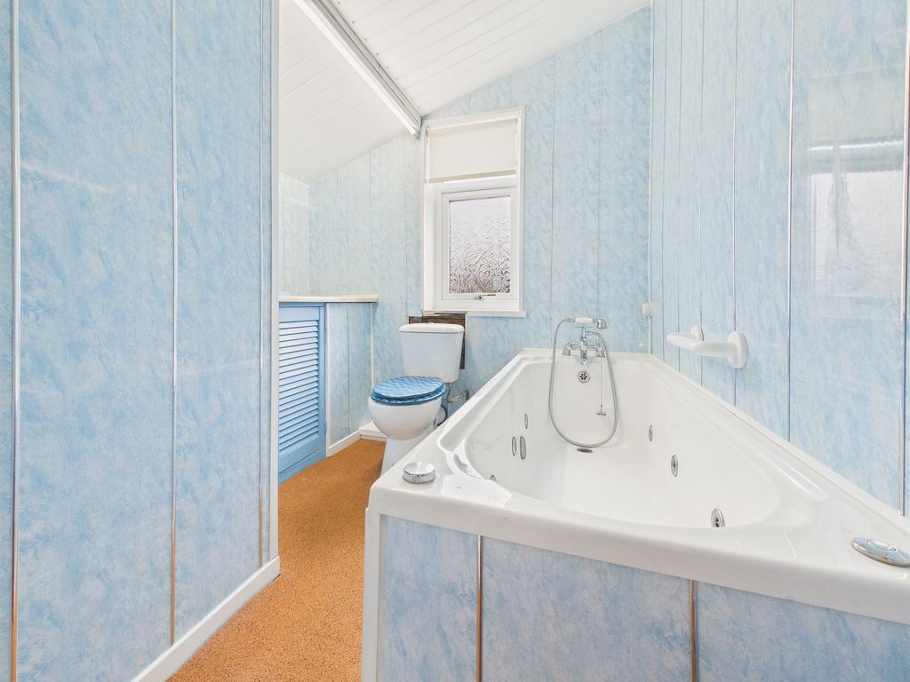 Property photo 3 of 15 Bathroom