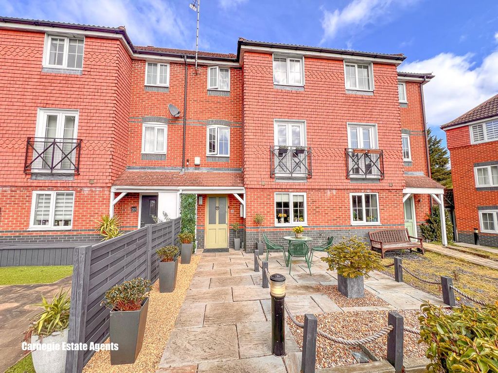 Property photo 1 of 30 Front Aspect