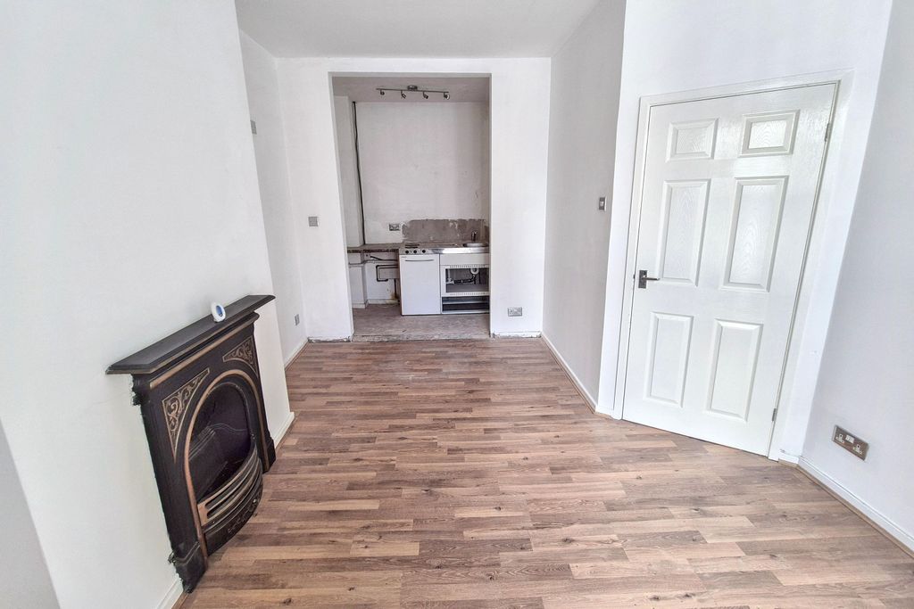 Property photo 3 of 11 662 Durham Road, Gateshead, Tyne And Wear, Ne9 6Ja