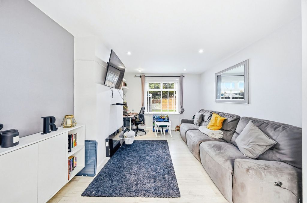 Property photo 3 of 17 Photo