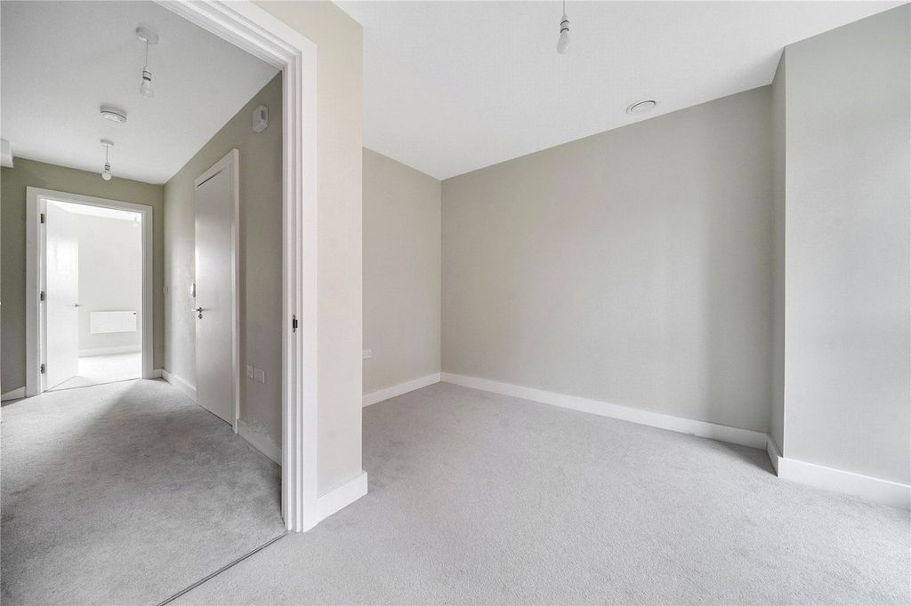 Property photo 2 of 14 Internal View