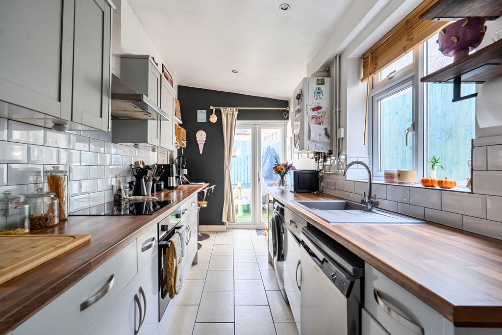 Property photo 2 of 9 15386493