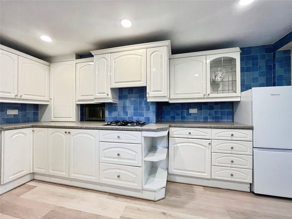 Property photo 3 of 17 Kitchen