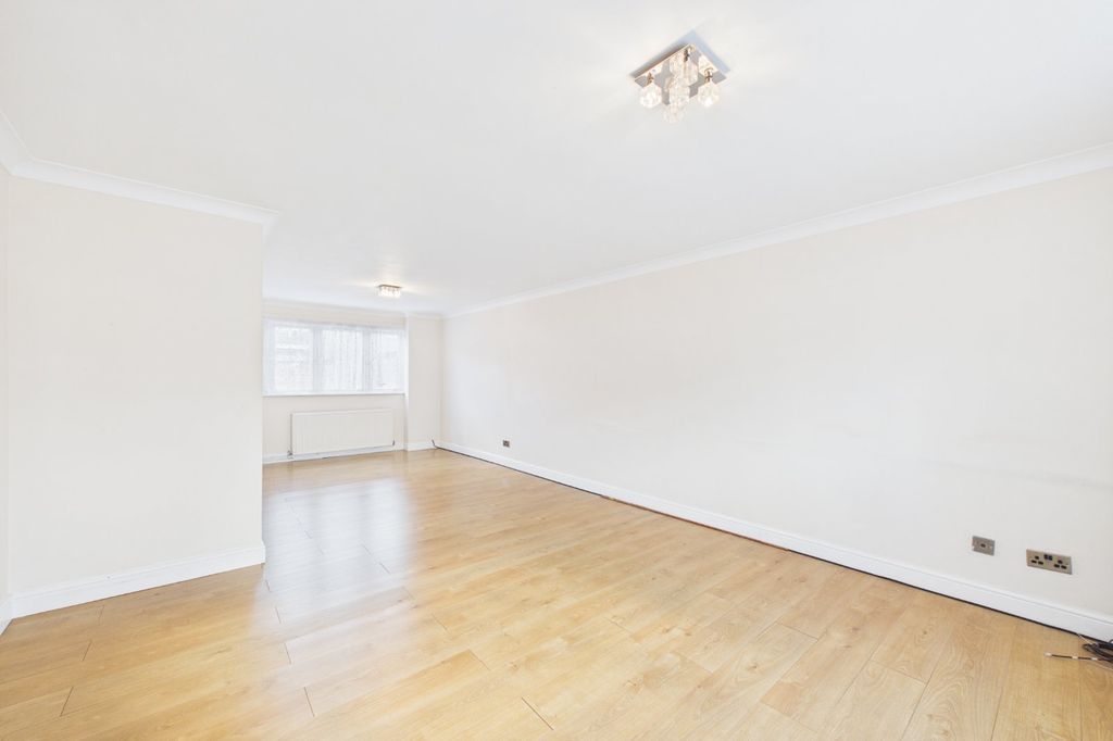 Property photo 3 of 9 Picture No. 17