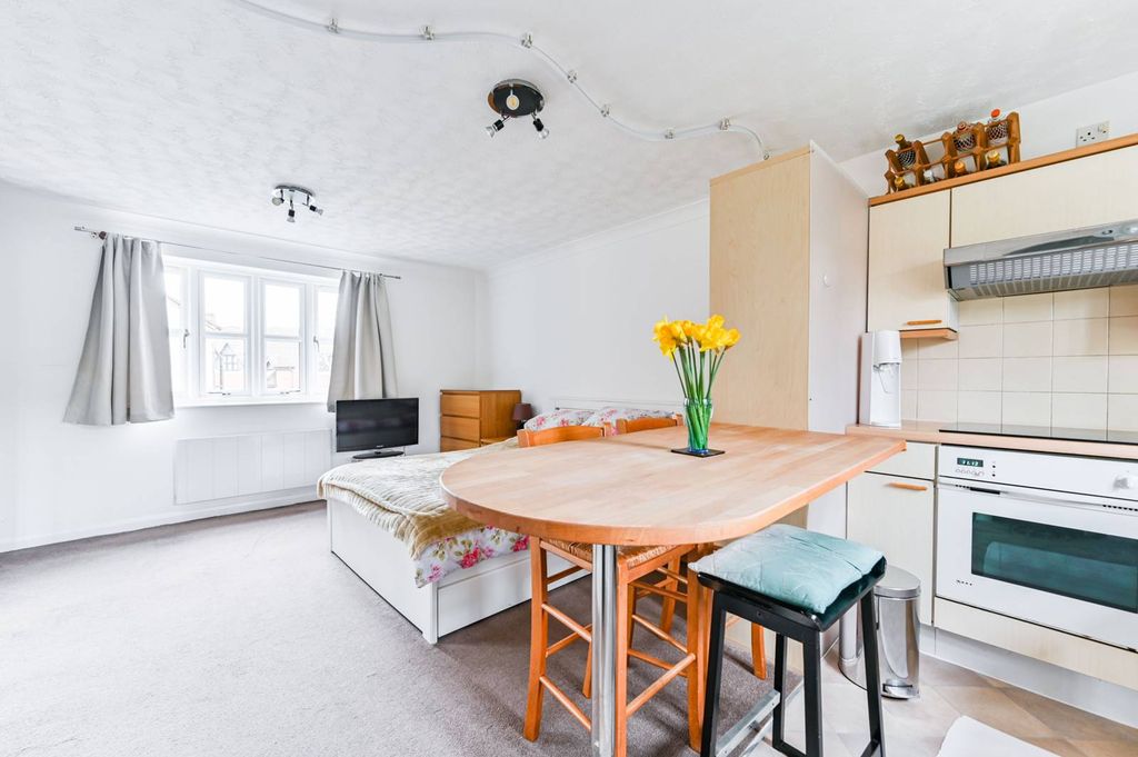Property photo 1 of 6