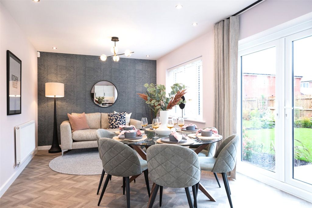 Property photo 1 of 10 Dining/Family