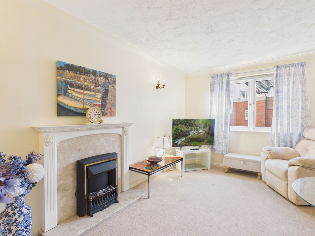 Property photo 2 of 8 Lounge