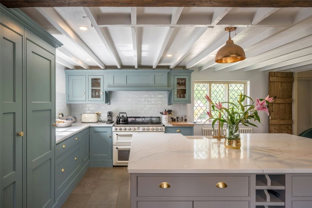 Property photo 3 of 25 Kitchen