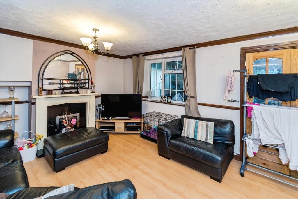 Property photo 3 of 19 Living Room
