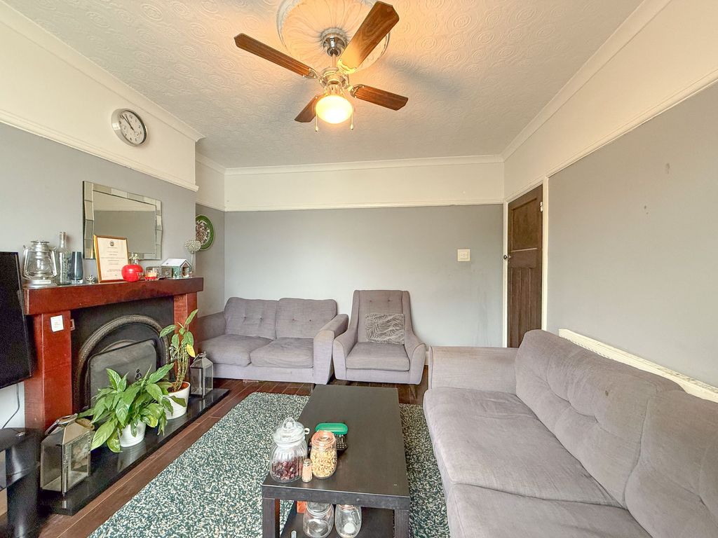 Property photo 3 of 42