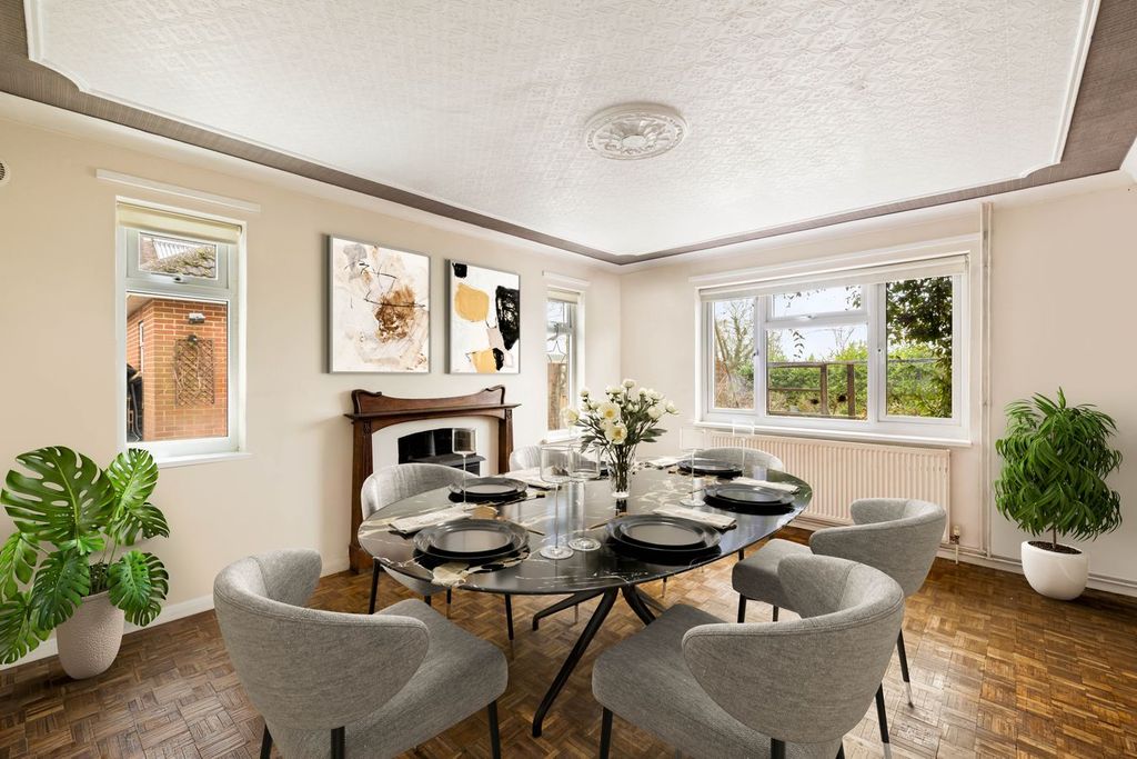 Property photo 3 of 31 Dining Room