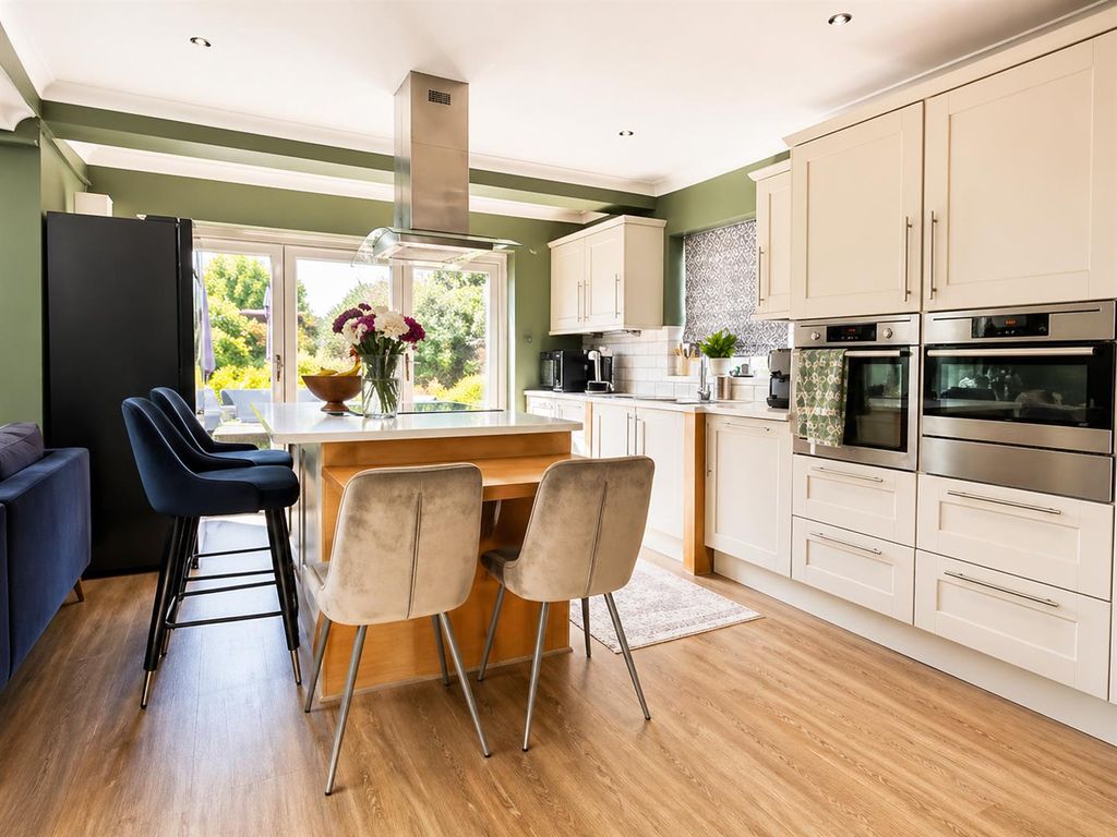 Property photo 2 of 46 5F1c4443-d02d-4ba2-A0cd-15E5E49Af234.Png