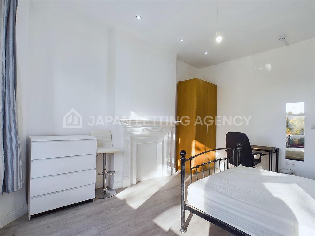 Property photo 2 of 9 Room 2-1.Jpg