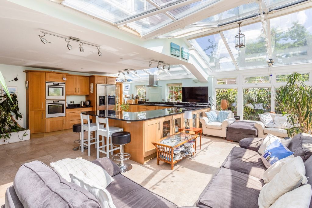 Property photo 2 of 21 17 Cleveland Clos...