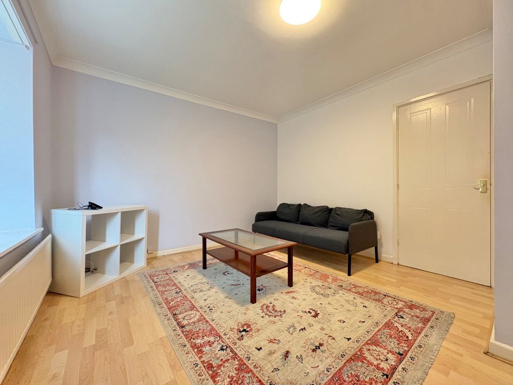 Property photo 2 of 12 Picture No. 23