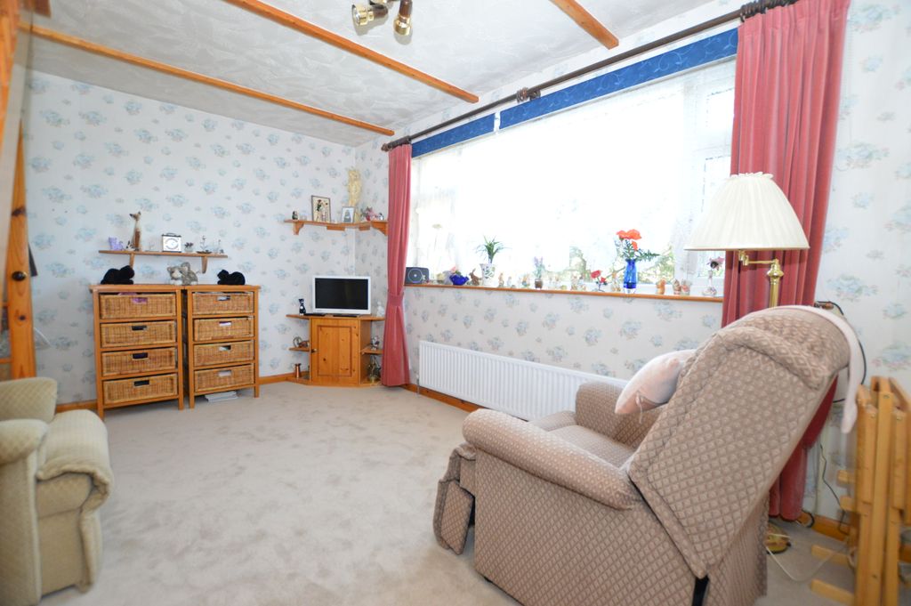 Property photo 2 of 21 Lounge (4)