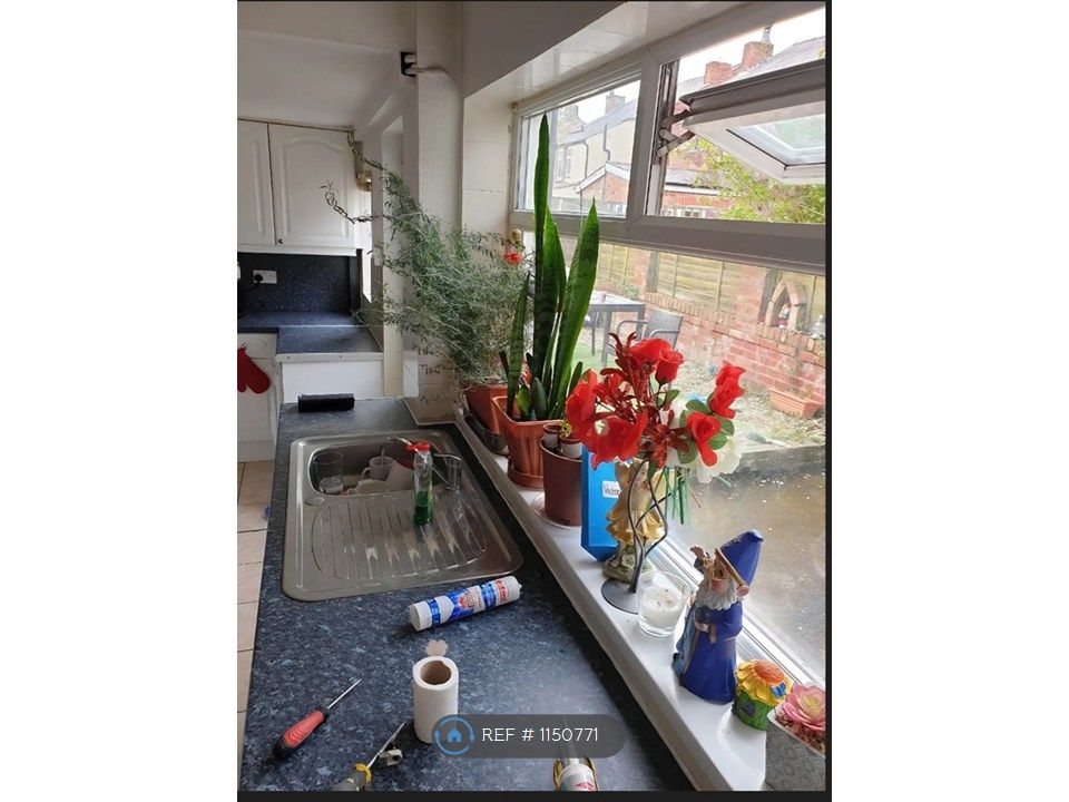 Property photo 3 of 9 Kitchen