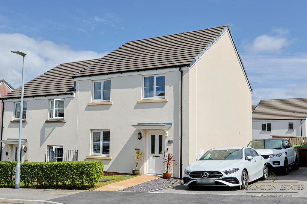 Property photo 1 of 15 4400771