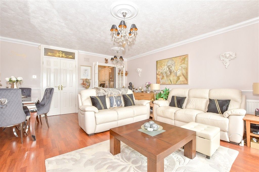 Property photo 3 of 12 Lounge/Diner