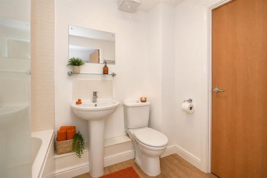 Property photo 1 of 10 Bathroom.Png