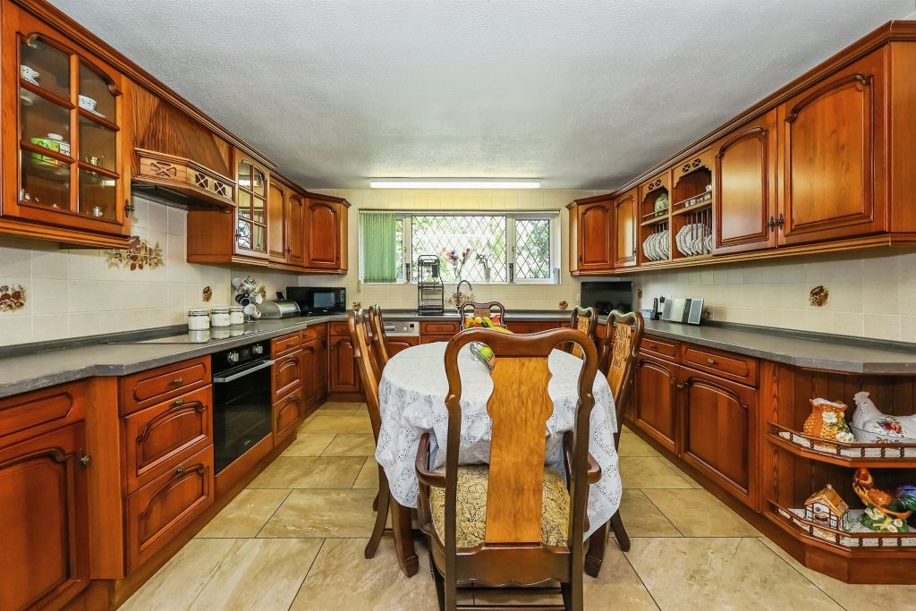 Property photo 3 of 24