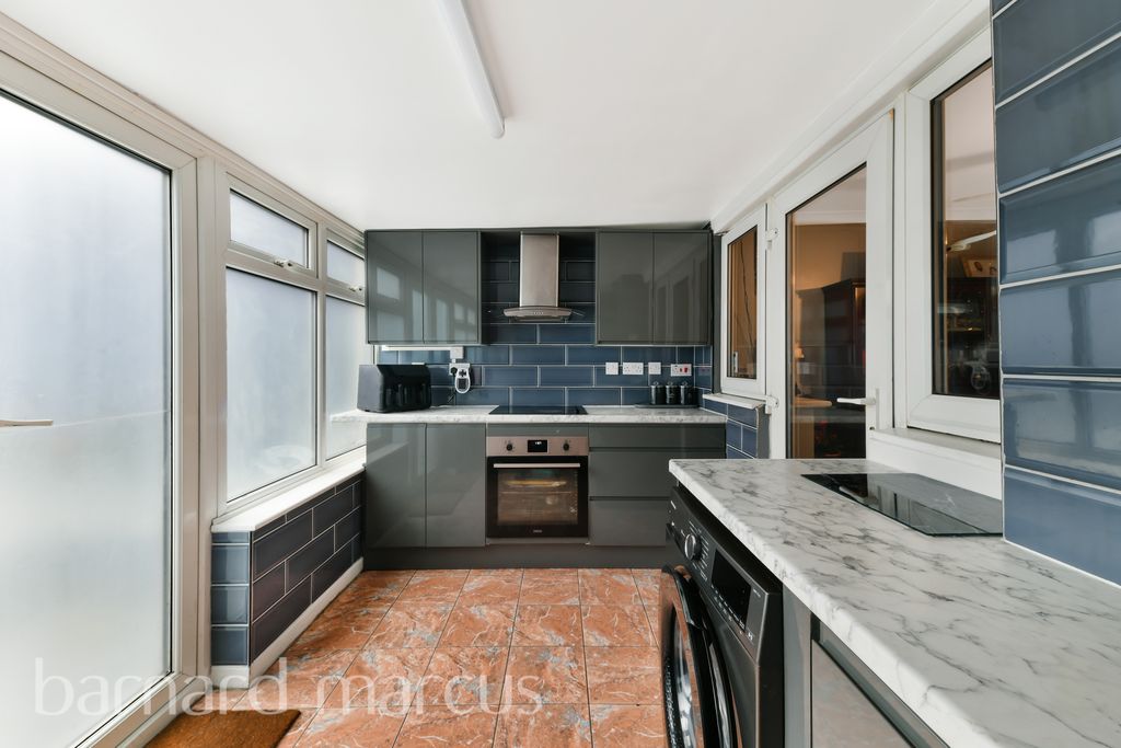 Property photo 1 of 8 Kitchen