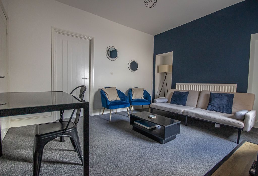 Property photo 3 of 12 5