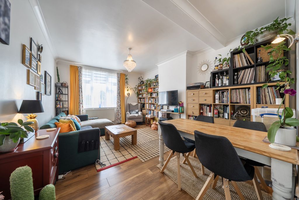 Property photo 2 of 19 1467867-14-6A16De...