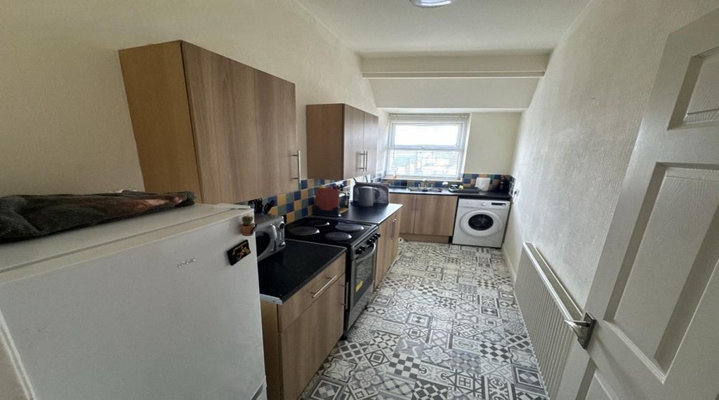 Property photo 3 of 10 Kitchen.Jpg
