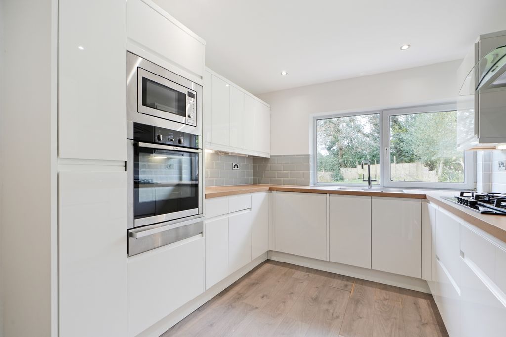 Property photo 2 of 34 Kitchen