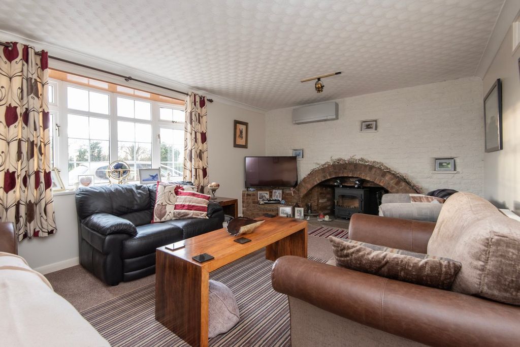 Property photo 2 of 21