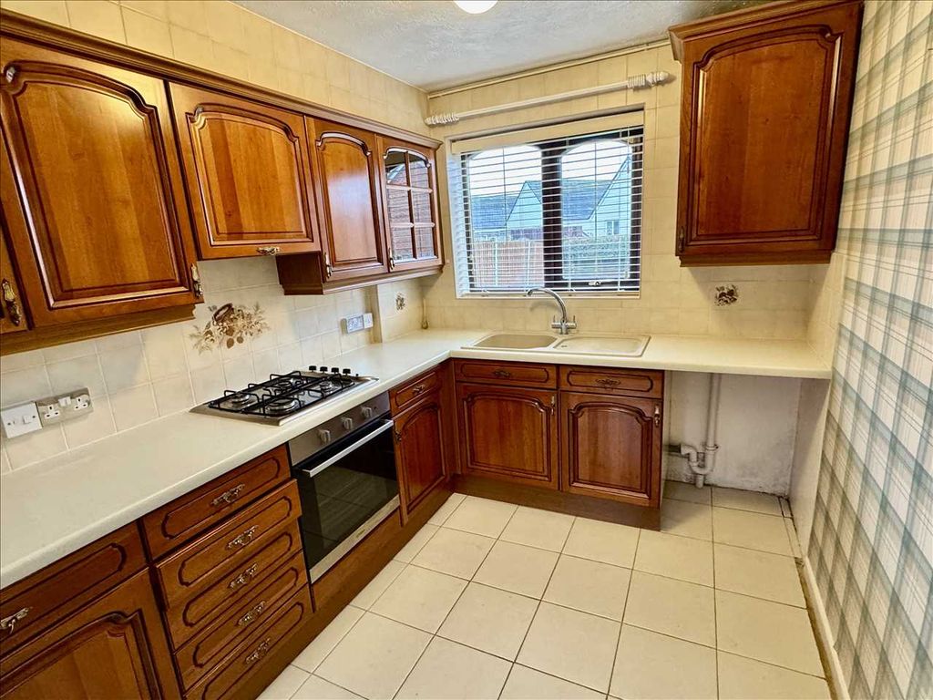 Property photo 3 of 11 Kitchen