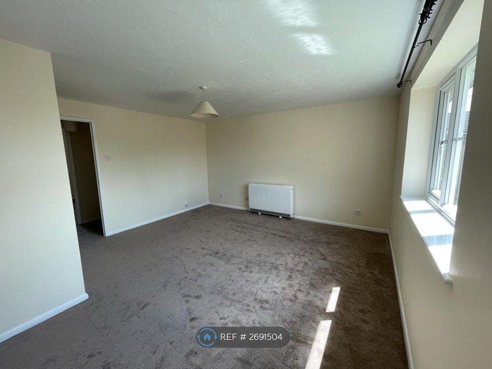 Property photo 2 of 7 Living Room