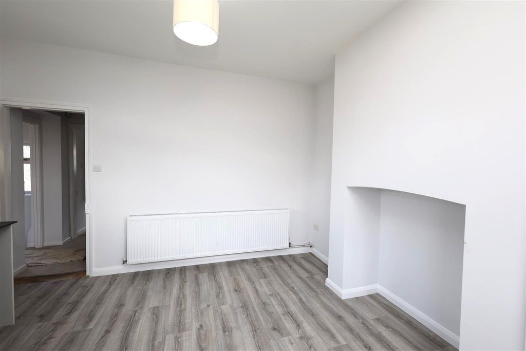 Property photo 3 of 18 Dining Area