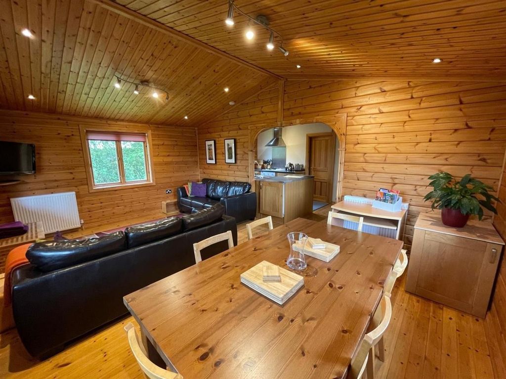 Property photo 2 of 11 Living/Dining Room
