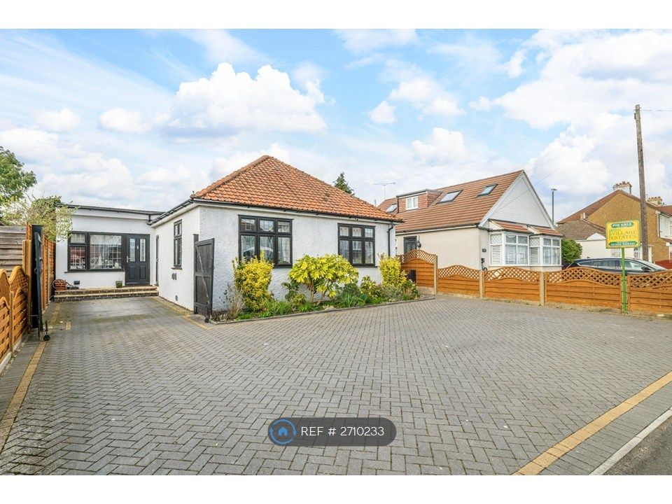 Property photo 3 of 22 Driveway