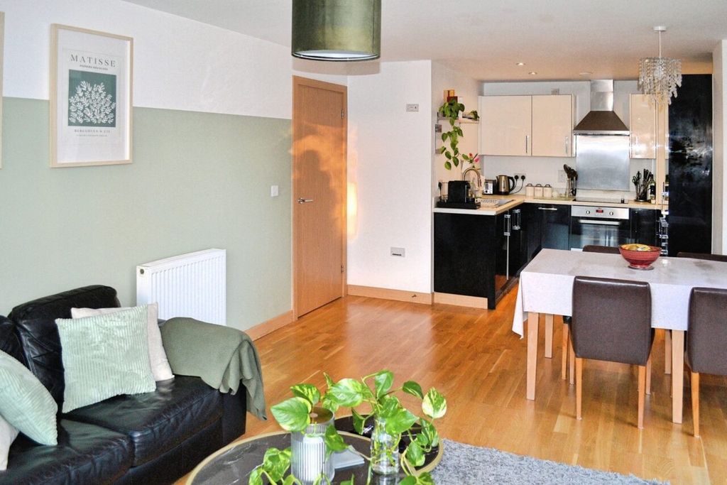 Property photo 2 of 25